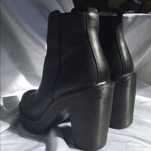 Dr. Martens Magdalena Wyoming Boot